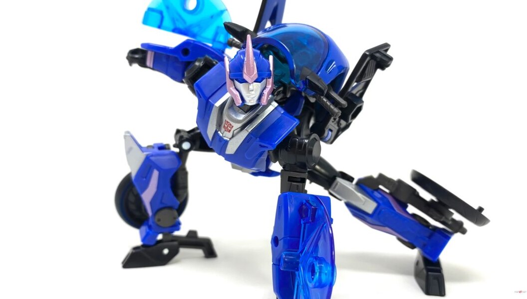 Transformers Legacy Prime Arcee In Hand Image  (2 of 43)